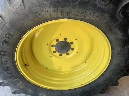 John Deere Kompletträder 540/65R24 und 600/65R38