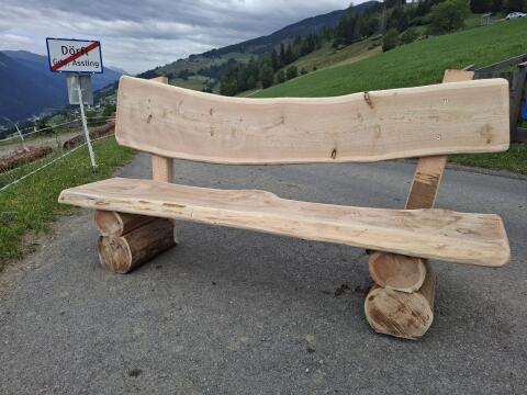 Bank aus Lärchenholz