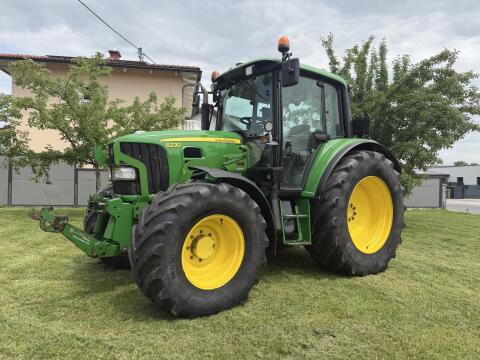 John Deere 6230