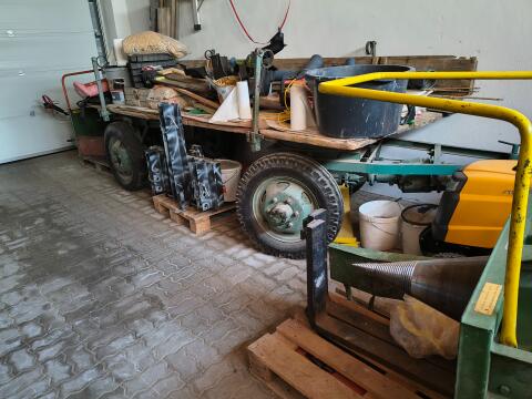 Landwirtschaftlicher Anhänger, 4-Rad angetrieben über Zapfwelle