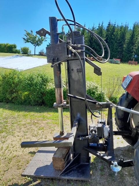 Holzspalter für Dreipunkt mit Seilwinde