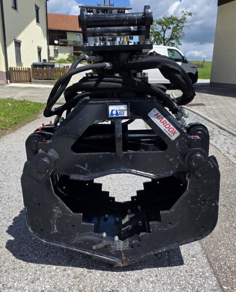 UG08 Universalgreifer von A&T Anbaugeräte für 6–9 t Bagger UG08