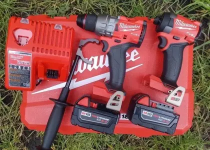 Milwaukee M18 FUEL Combo-Kit (2904-20 & 2953-20) inkl. 2x 5,0 Ah