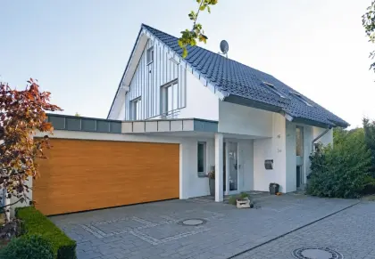 Garagentor der Marke Hörmann RenoMatic