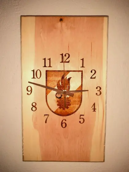 Küchenuhr, Wanduhr, Zimmeruhr aus Zirbenholz, Feuerwehruhr
