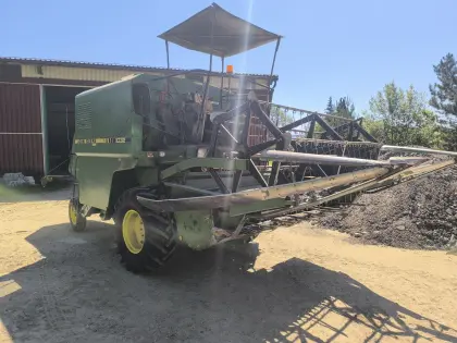 John Deere 1032