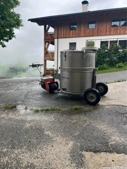Zuverlässiger Milchtank mit Akkuschlepper