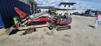 Takeuchi TB 219 mit Powertilt