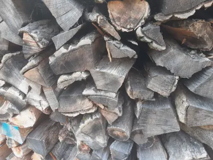 Eichen- und Akazien-Brennholz