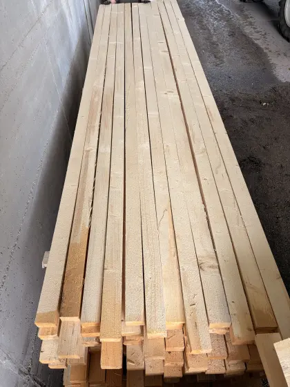 Holzlatten sägerau