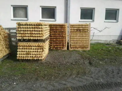 Zylindrisch gefrästes Rundholz