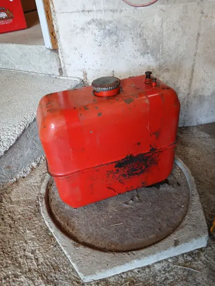 Suche Kraftstofftank Lindner T3500