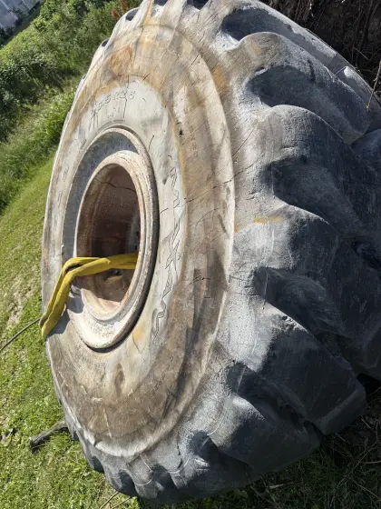 Radlader-Reifen mit Felge MAXAM MS406 26.5R25
