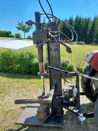 Holzspalter für Dreipunkt mit Seilwinde