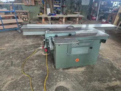 Altendorfer F45 Formatkreissäge mit 2.800 mm Schiebetisch