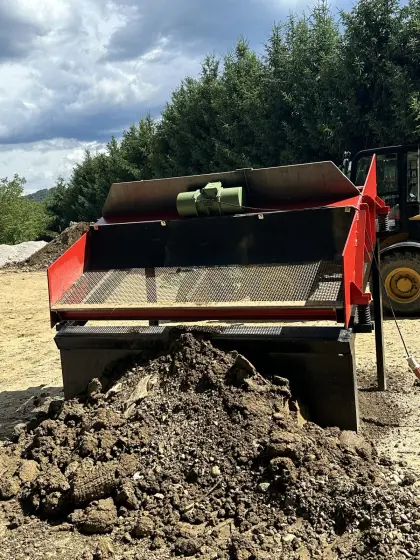 Sieb, Siebanlage, Erdsieb, Rüttelsieb