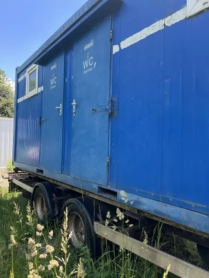 CONTAINEX Sanitärcontainer, WC-Container mit Anhängergestell 20S 202817DH