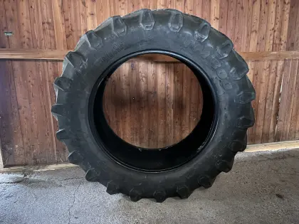 Verkaufe Reifen 540/65 R38 und 540/65 R24