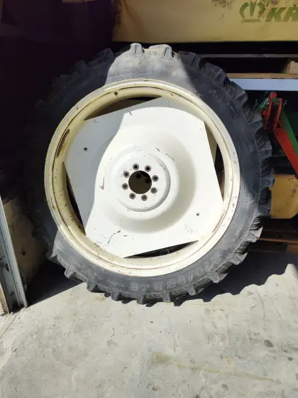 Pflegebereifung 270/65R46