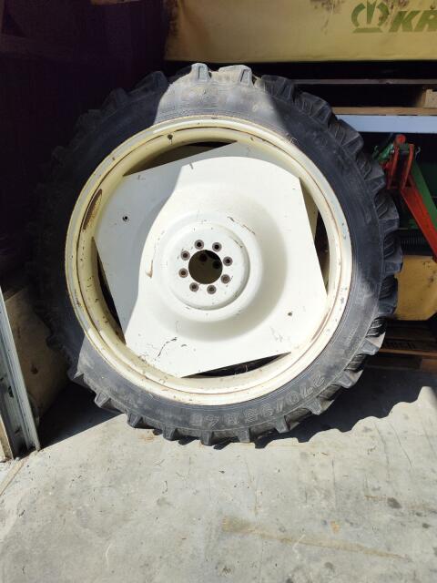 Pflegebereifung 270/65R46