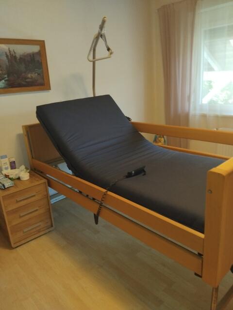 Reserviert, el. Krankenbett wie neu