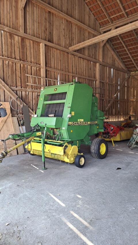 John Deere 580 Rundballenpresse