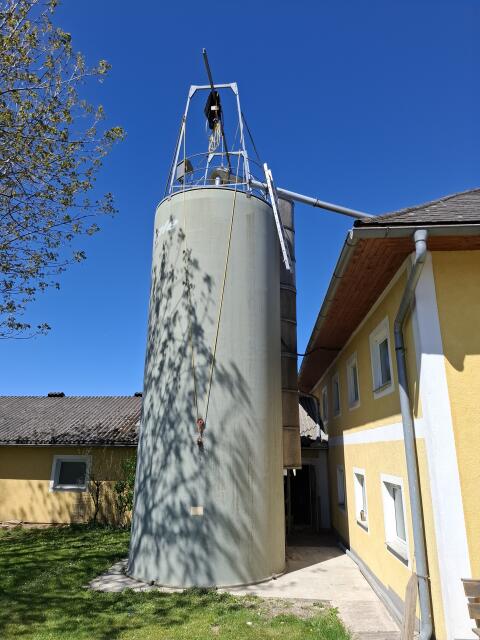 Epple Siloanlage mit Kranbahn, Mus-Max Silofräse HMSBE 350