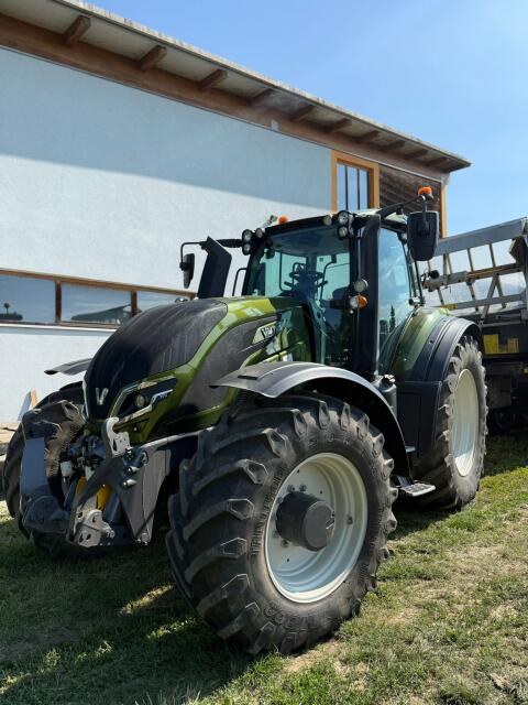 Valtra T 215