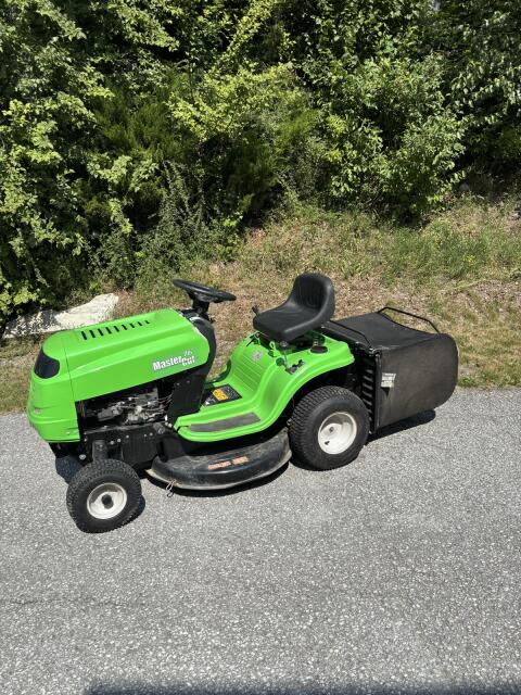 Rasenmähertraktor
