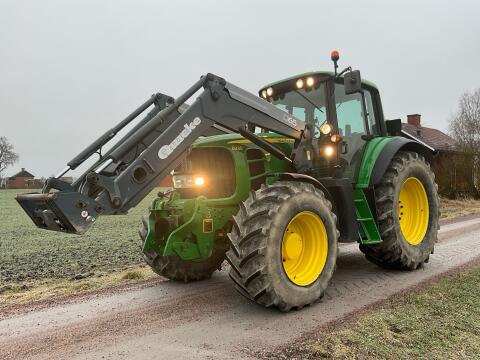John Deere 6830