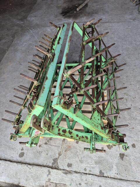 Landwirtschaftliche Anbaugeräte (Eggen, ...)