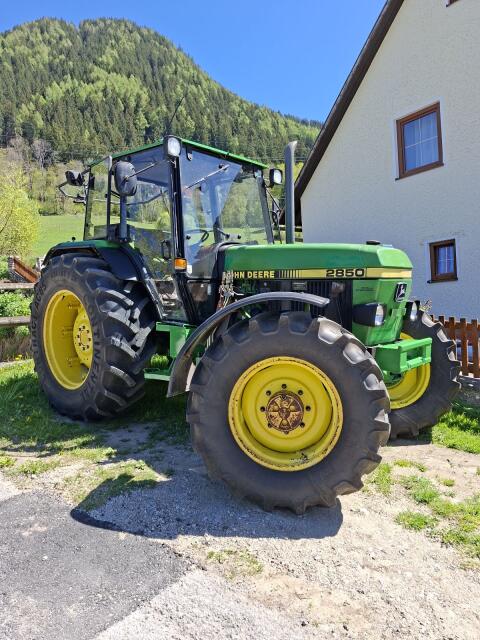 John Deere 2850