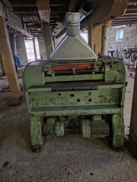 Dickenhobelmaschine mit Absauganlage