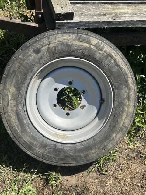 Kipper-Reifen 265/70 R 19,5