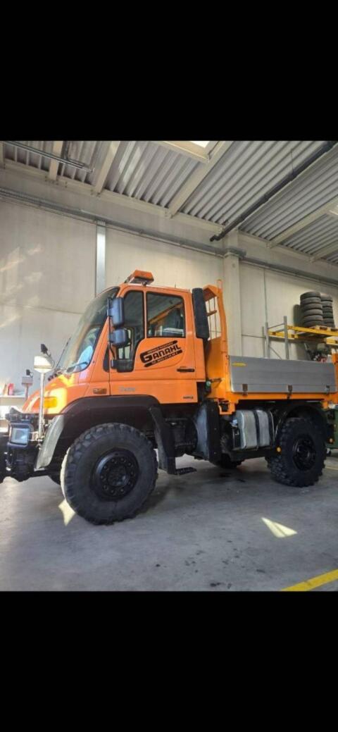 Unimog U 400 Mercedes-Benz