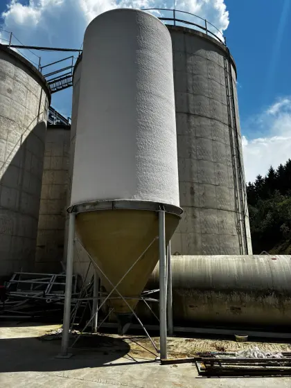 Polyestersilo