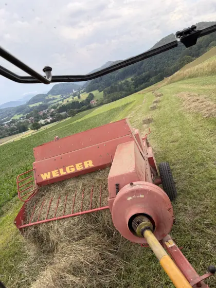 Kleinballen, HD-Ballen pressen, Lohnpressen Welger AP42