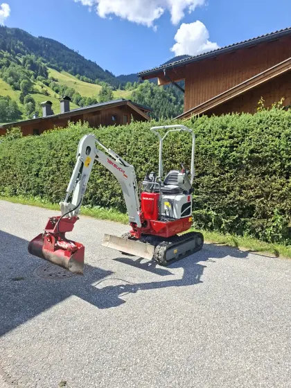 Neuwertiger Takeuchi TB210 R Minibagger