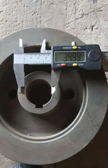 3-rillige Keilriemenscheibe 18 cm Dm., Bohrung 35 mm Dm.