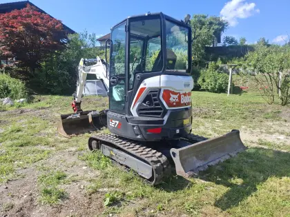 Bobcat E27z Minibagger mit 4 Schaufeln