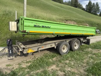 LKW-Tandem-Dreiseitenkipper