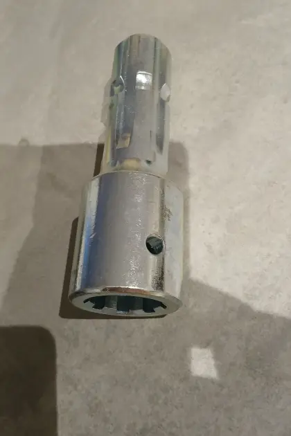 Zapfwellenstummel 1 3/8 für LKW-Pumpe, Verzahnung 32 x 36, 8 Zähne