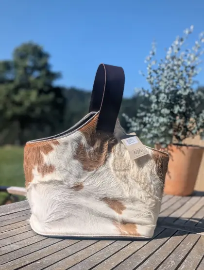 Robuste Tragetasche aus Kuhfell, Upcycling-Filz und Leder