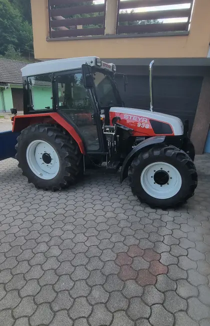 Steyr 958 Turbo – Top gepflegt, restauriert und mit Anbaugeräte