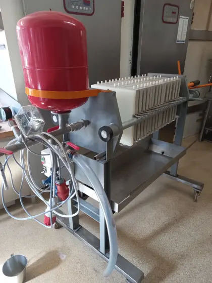 Filterpresse neuwertig mit 15 Filterplatten