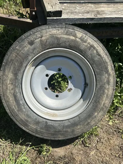 Kipper-Reifen 265/70 R 19,5