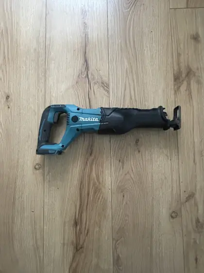 Makita Akku-Säbelsäge/Reciprosäge/Fuchsschwanz DJR186
