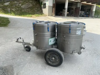2 Stk. Milchtank 300 l, 2 Stk. Kühlung, Wagerl, Anhänger