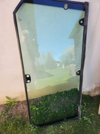 Heckscheibe Steyr 9094A SISU