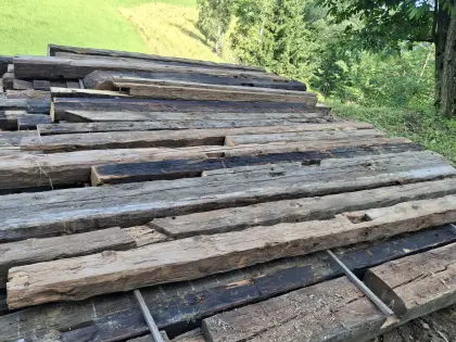 Altholz von einem Dachstuhl